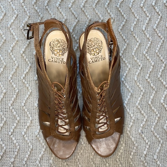 Vince Camuto Brown Elettra Style Heel with Box - Picture 3 of 14